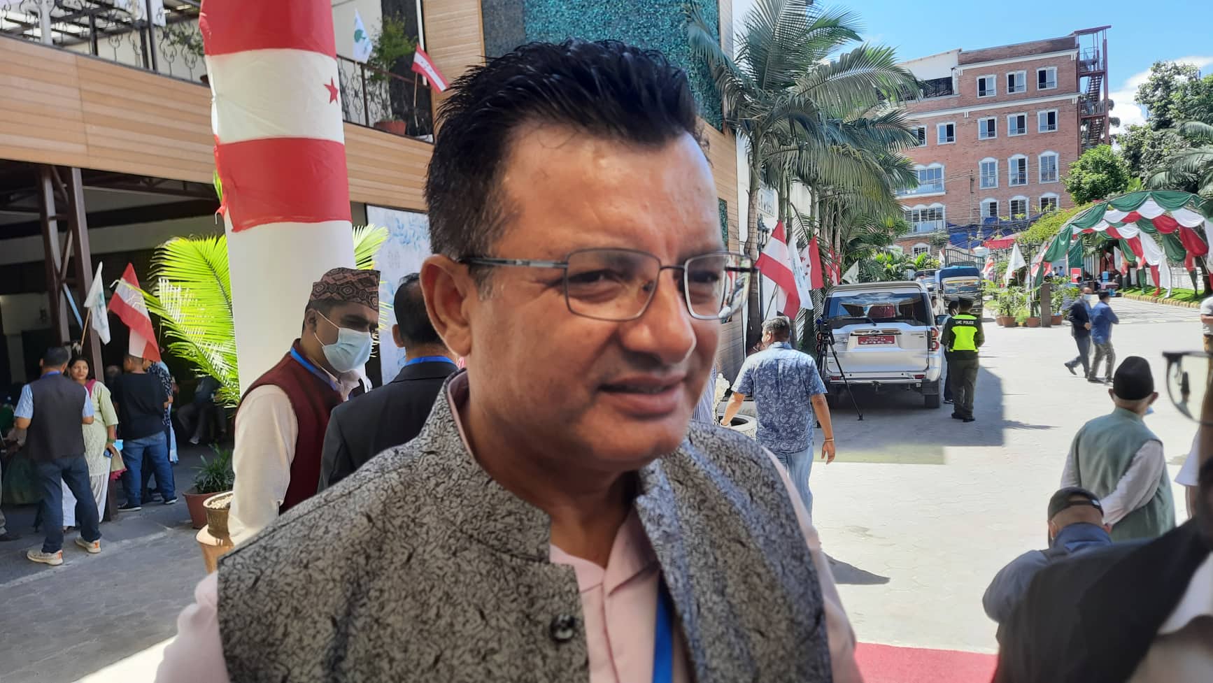चितवन कांग्रेसका नेता दिनेश कोइरालाको दाबी : प्रचण्ड यसपालि चितवन ३ बाट उम्मेदवार बन्न सक्दैनन्