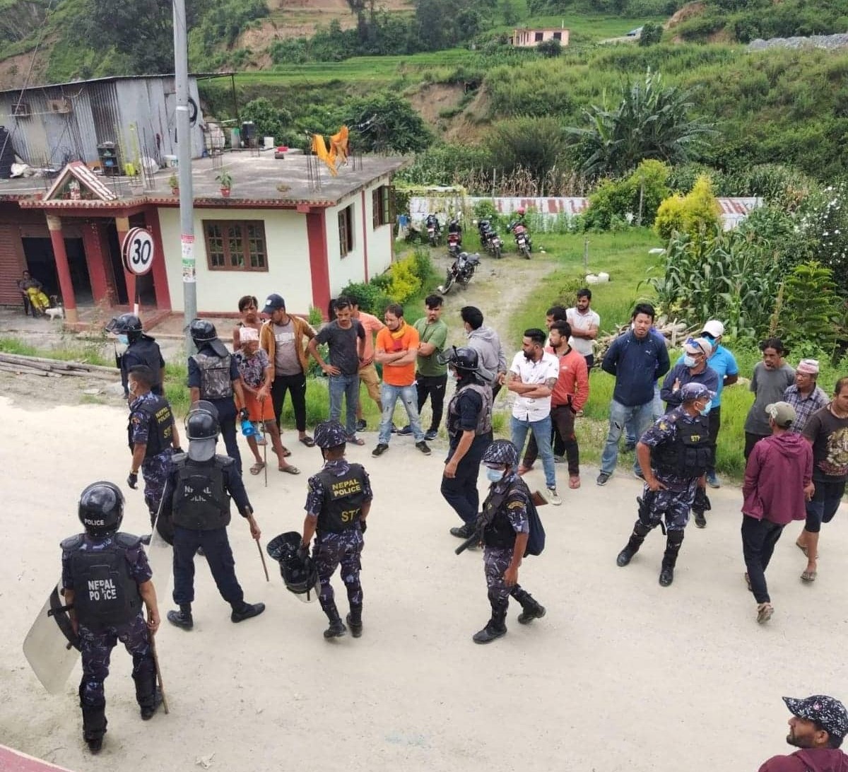 बञ्चरेडाँडामा फेरि झडप, आन्दोलनकारी पक्राउ