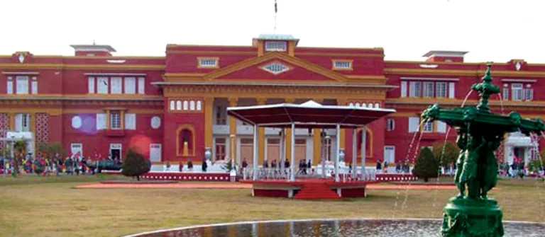 राष्ट्रपतिलाई भेट्न नेपाली कांग्रेस पदाधिकारी शीतल निवास जाँदै