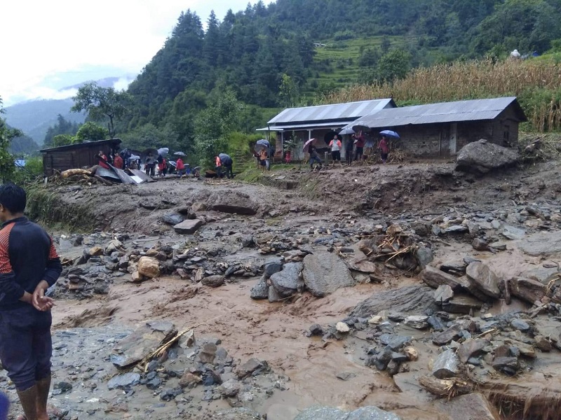 रामेछापमा बाढीले पाँच घर बगायो