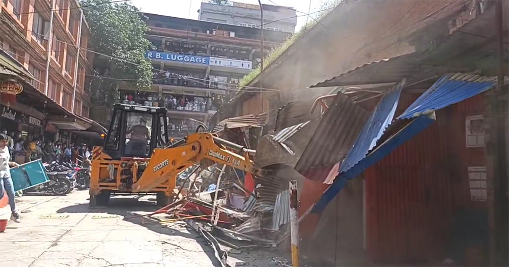 काठमाडौंमा नक्सा पास नगरी बनाइएका अस्थायी संरचना हटाउन सुरु