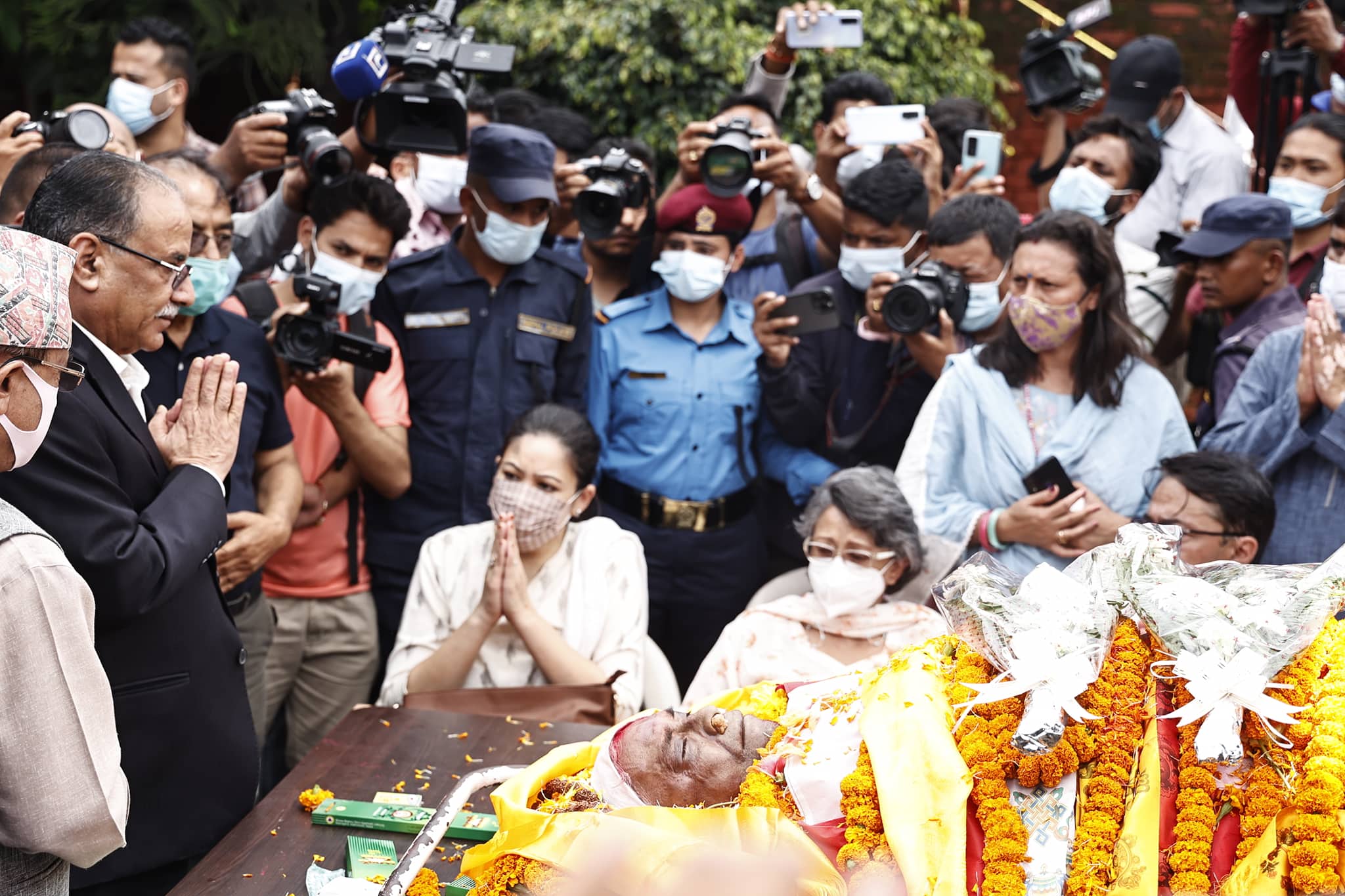 नेता प्रदीप गिरिलाई अन्तिम श्रद्धान्जलि दिन प्रचण्ड सानेपामा