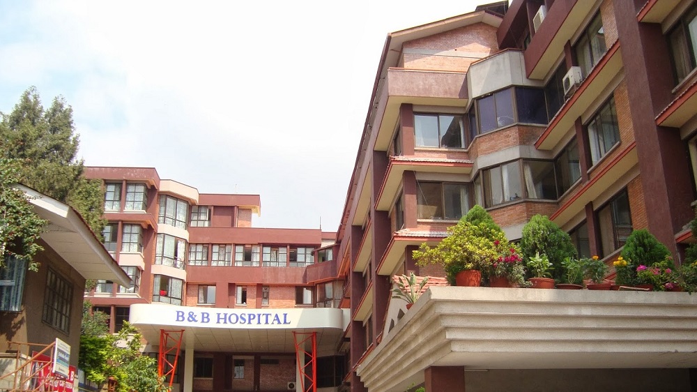 बरिष्ठ पत्रकार देवेन्द्र गौतम अस्पताल भर्ना