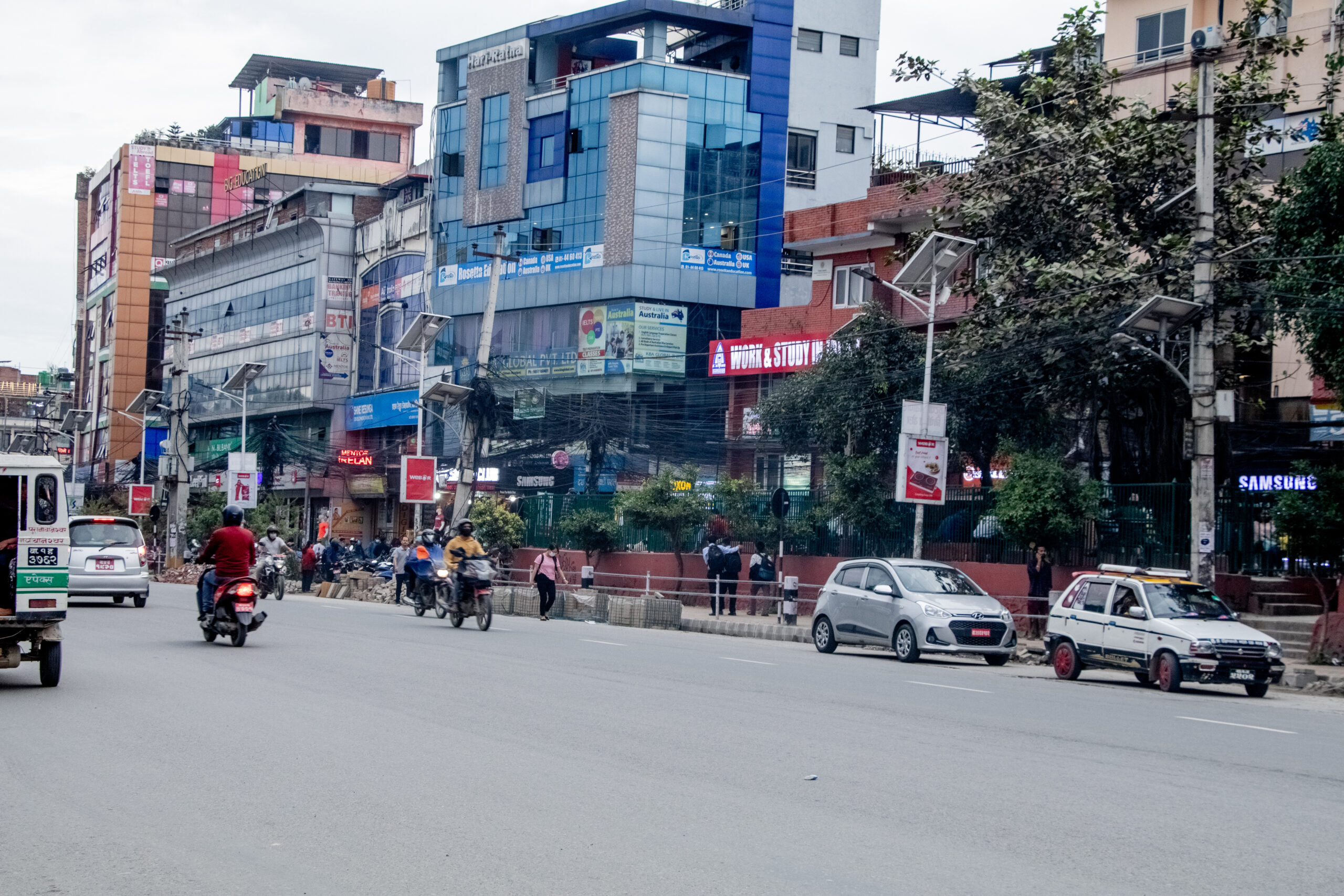 व्यवस्थित बन्दै काठमाडौंका फुटपाथ [तस्बिरहरू]