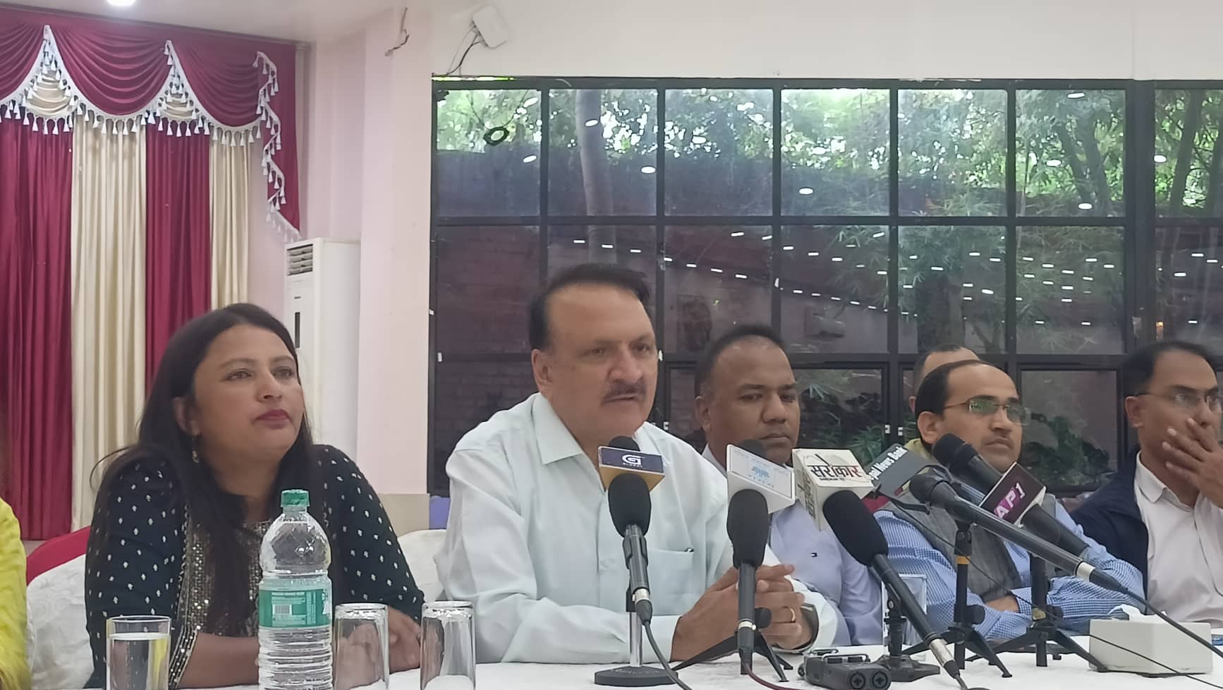 शेखर समूहसँग एमालेले छलफल गर्नुमा एमालेको स्वार्थ छ : प्रकाशशरण महत