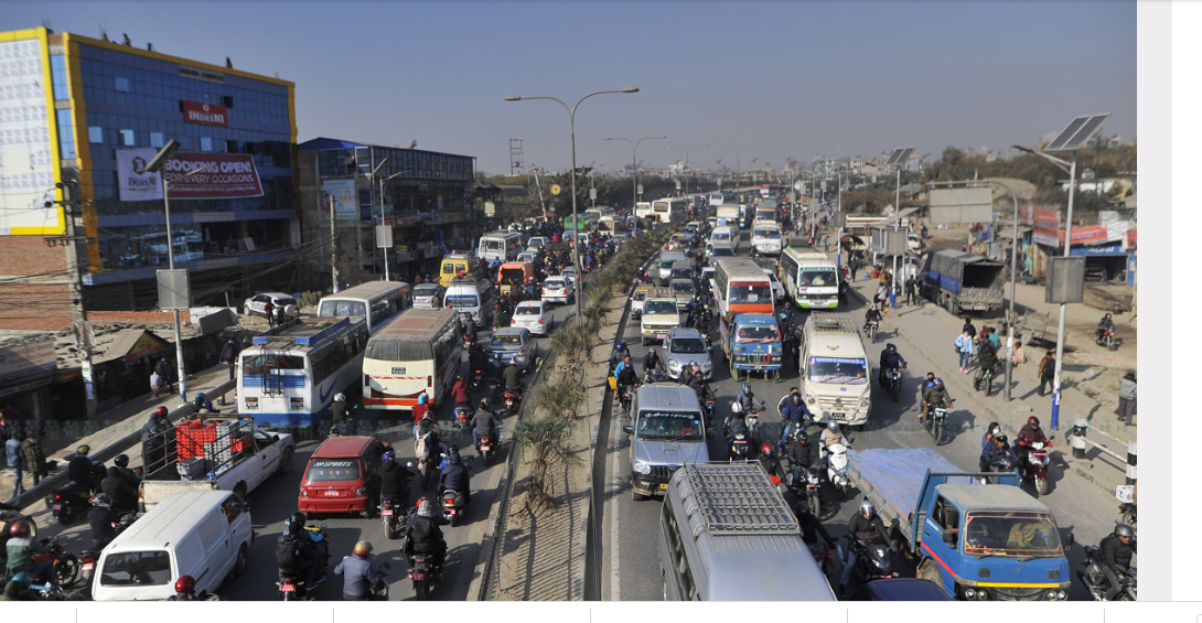 काठमाडौं महानगरले कोटेश्वरको डिजिटल होर्डिङ बोर्ड पनि हटाउँदै