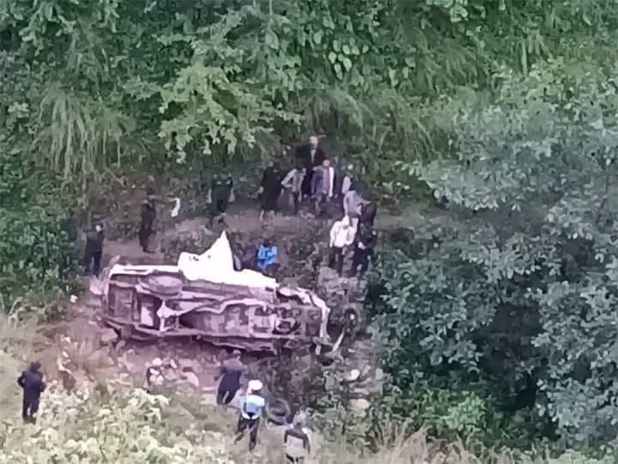 जीप दुर्घटना हुँदा ८ जनाको मृत्यु