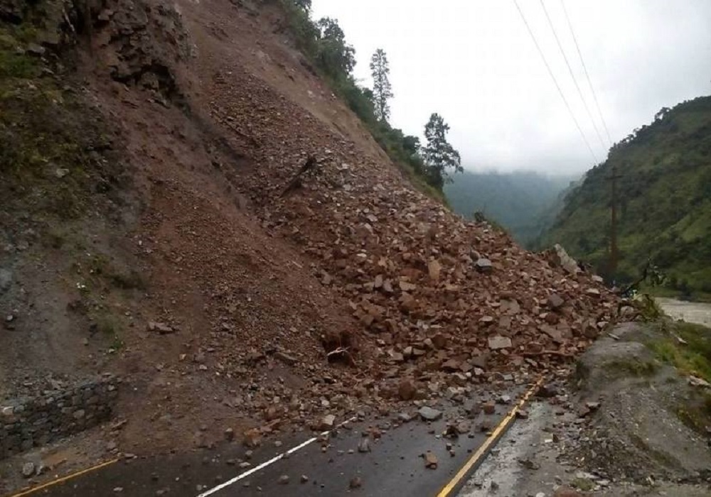 अविरल वर्षाको कारण पहिरो जाँदा कुन–कुन स्थानमा छन त सडक अवरूद्ध?