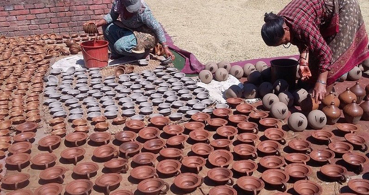 छठ पर्व नजिकिएसँगै माटाका भाँडाको माग बढ्यो
