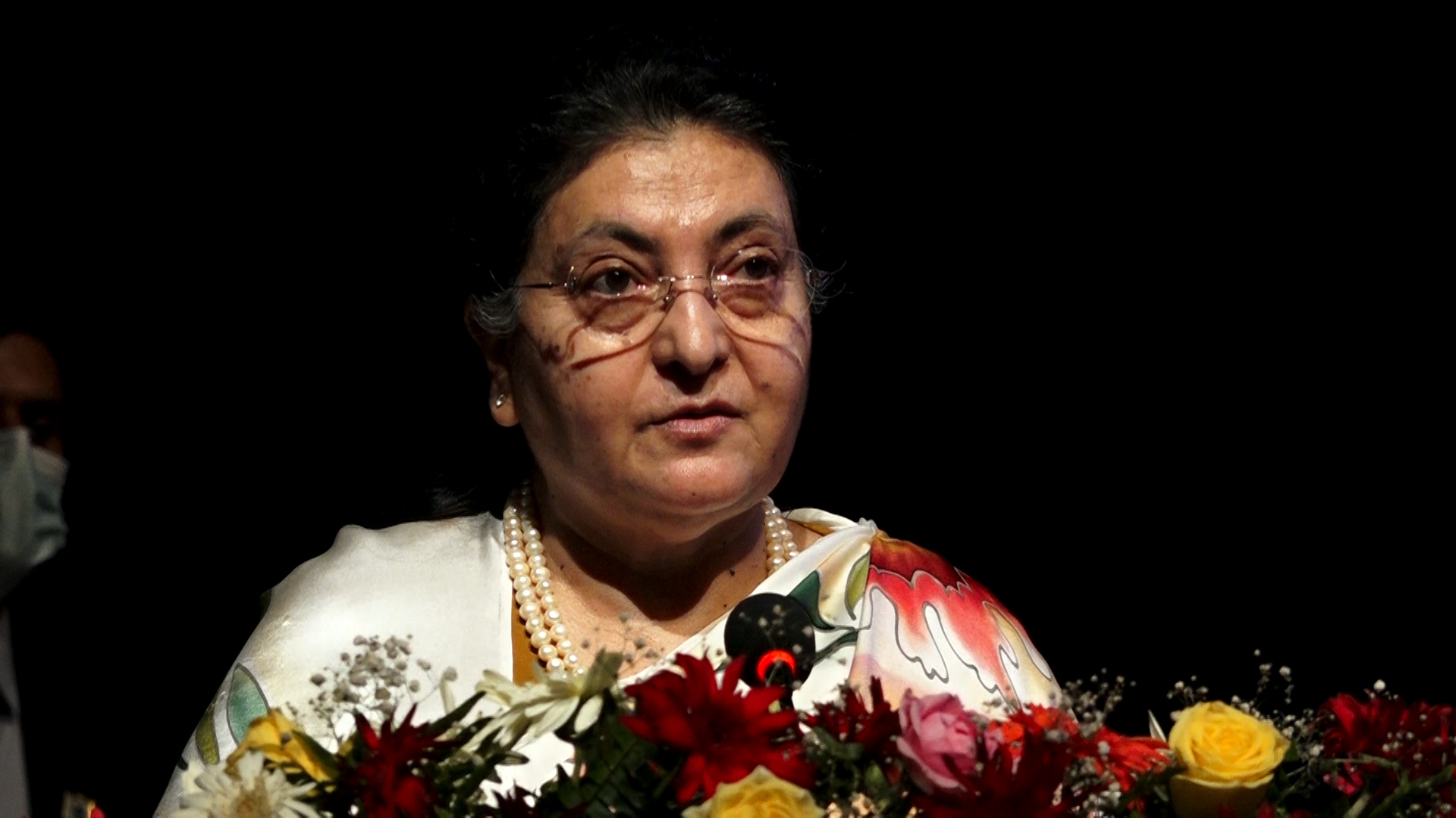 राष्ट्रपति भण्डारीले गरिन टीका लगाउन आउँदा मर्यादित पोसाकमा आउन आग्रह