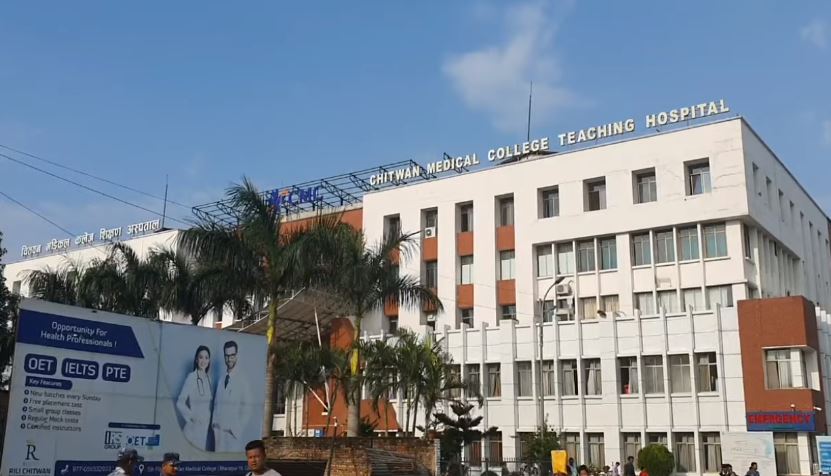 उपचारका क्रममा बिरामीको ज्यान गएपछि आफन्तले चितवन मेडिकल कलेजमा तोडफोड गरे, १३ जना पक्राउ