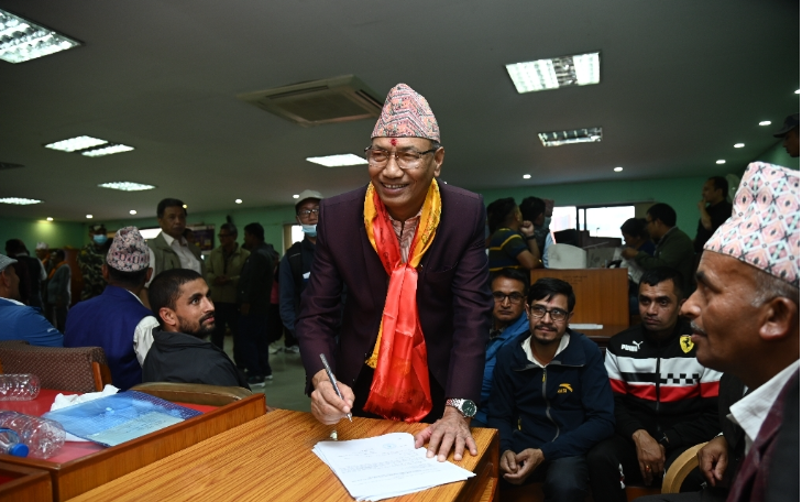 काठमाडौं ७ बाट जसपा नेता राजेन्द्र श्रेष्ठले गरे उम्मेदवारी दर्ता