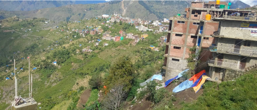 कालीकोटको सदरमुकाम मान्म बजारका ४५ घर मुनि पहिरो