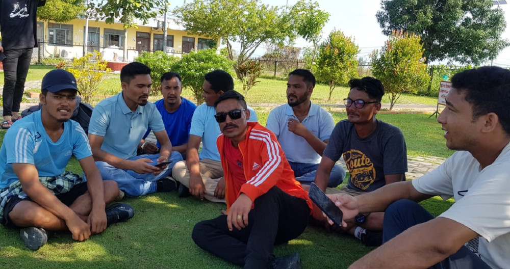 टिकट नपाउँदा कर्णालीका यात्रु अलपत्र