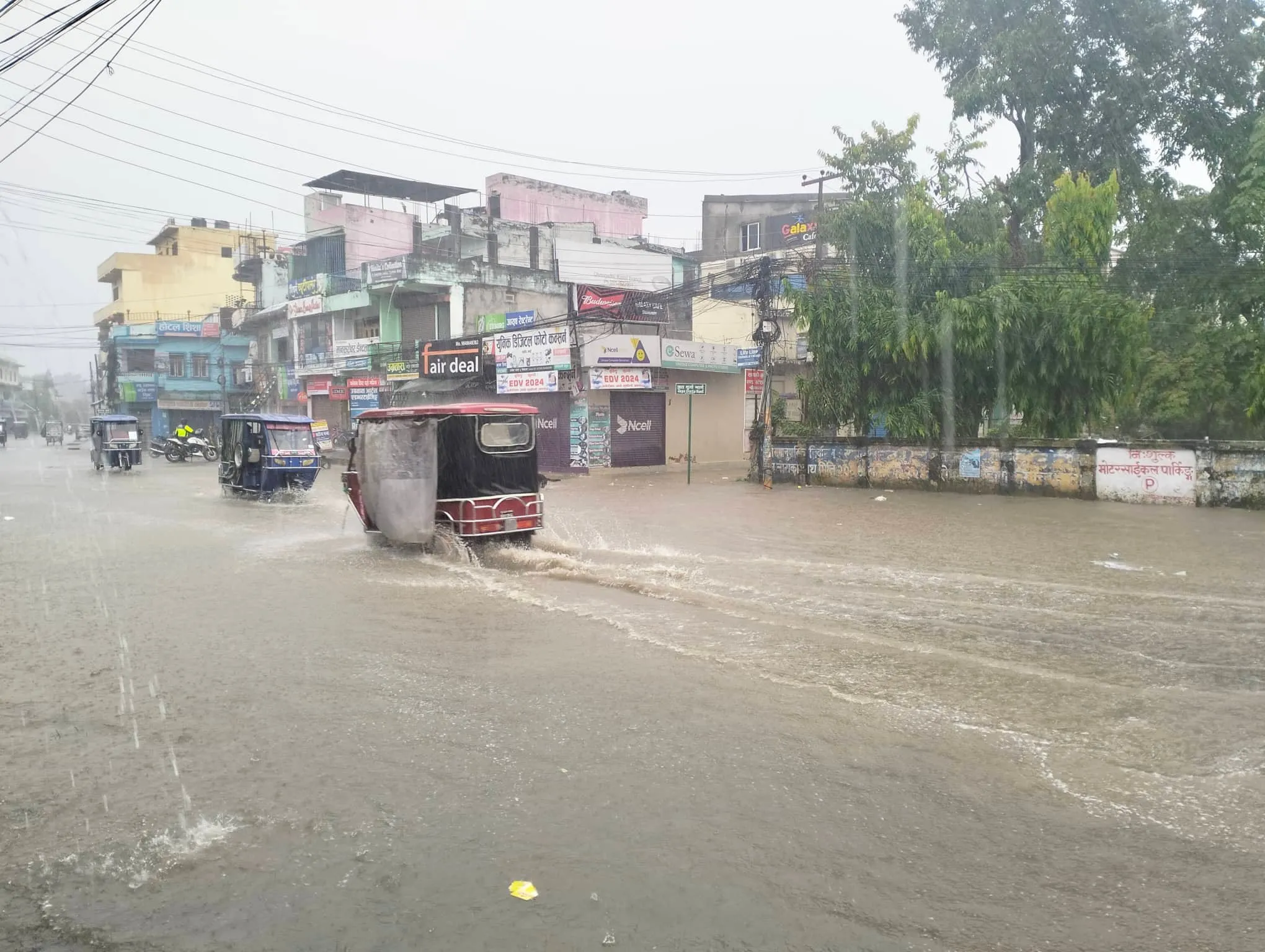 बिहीबार देखि लगातार वर्षाका कारण धनगढी जलमग्न