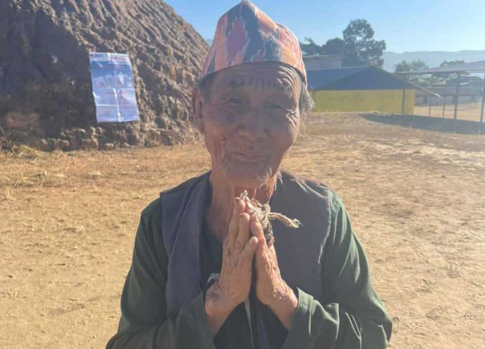इलाममा ११५ वर्षीय वृद्धले गरे मतदान