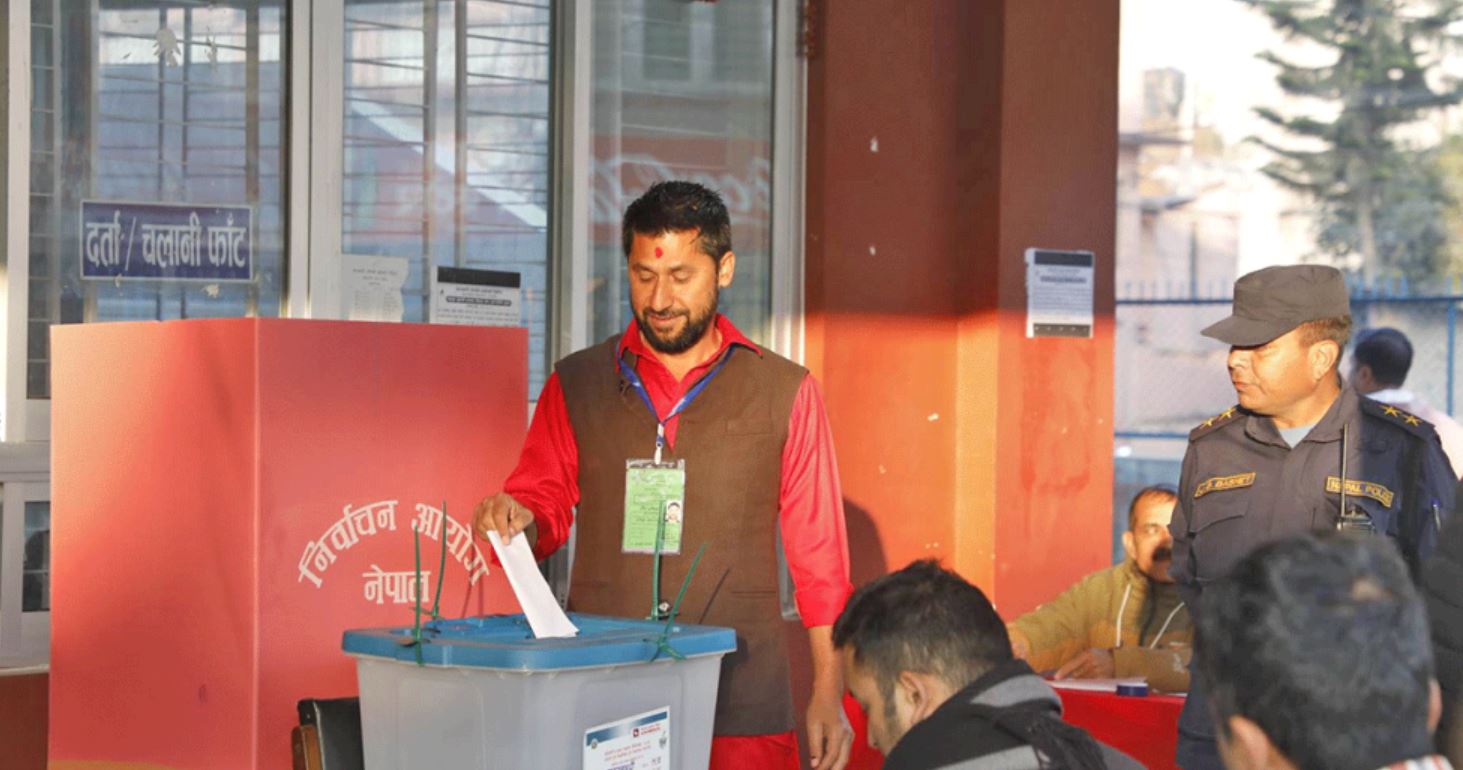 चितवन २ मा पहिलो स्थानमा उक्लिए रबि लामिछाने