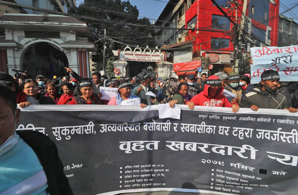 थापाथलीका सुकुम्बासी आन्दोलित, महानगर कार्यालयमा प्रदर्शन