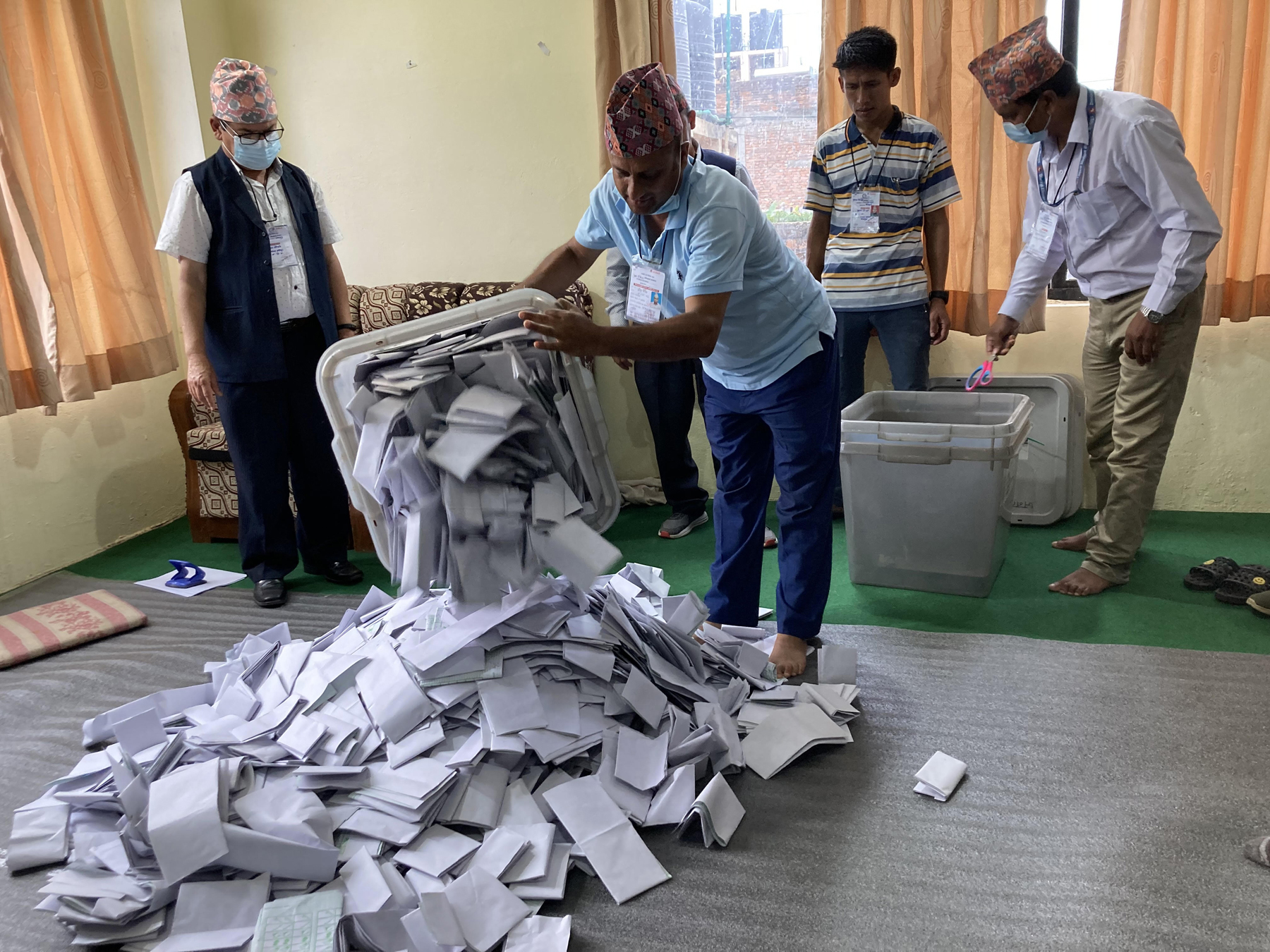 उपत्यकालगायत देशैभर मतगणना सुरु, केही ठाउँमा घन्टीको अग्रता