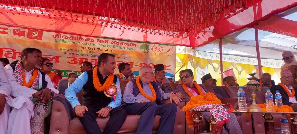 ज्ञानेन्द्रबहादुर कार्कीका लागि भोट माग्न सुनसरी पुगे डा. शेखर कोइराला