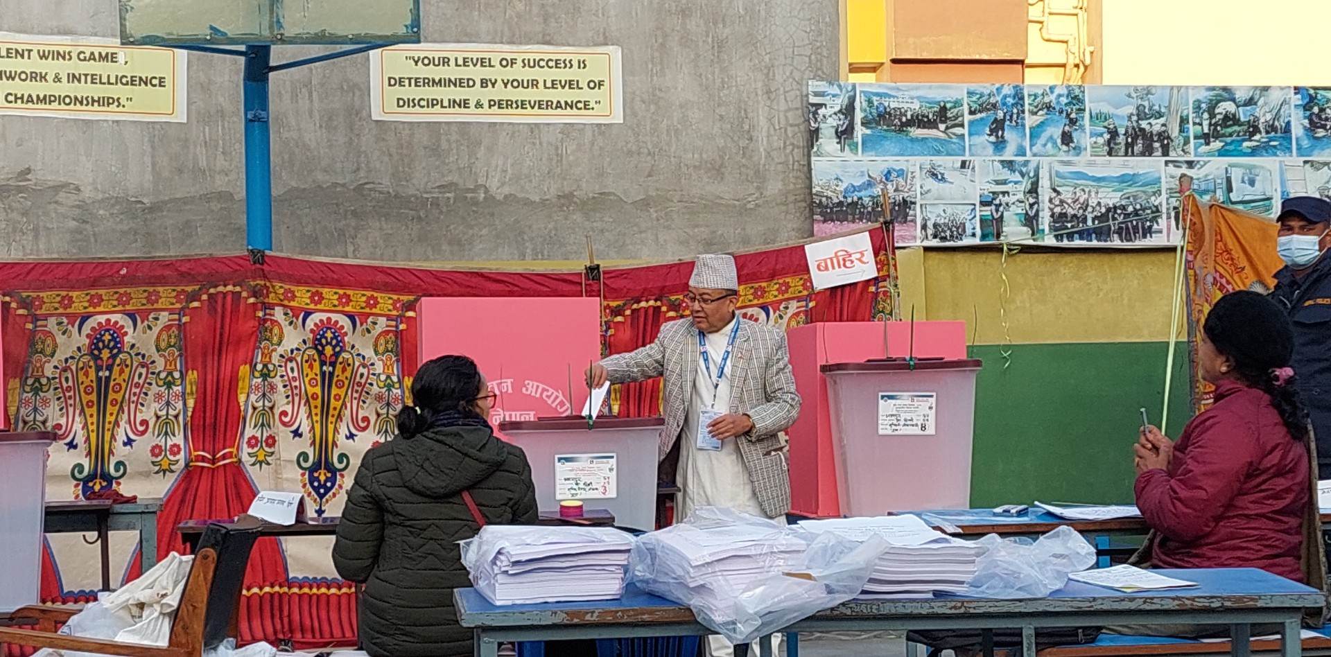 प्रमुख निर्वाचन आयुक्त थपलियाले गरे मतदान