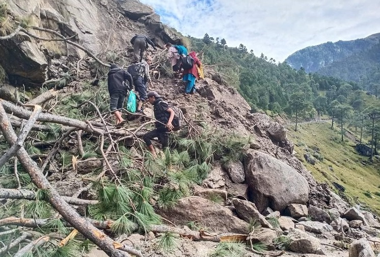 कर्णालीमा बाढी पहिरोका कारण ४९ जनाको ज्यान गयो, २५ जना अझै बेपत्ता
