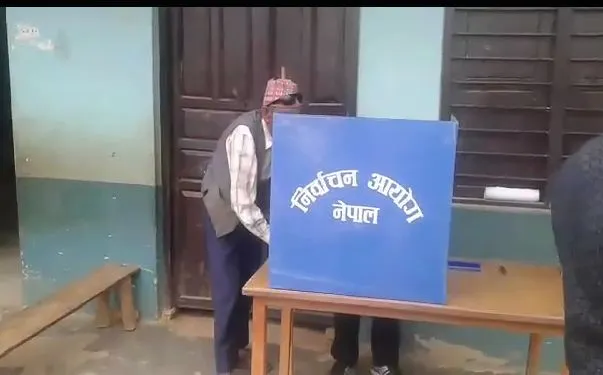 ‘अघिल्लो निर्वाचनका वाचा पूरा भएनन्, फेरि लाज पचाएर भोट माग्न आए’ : मतदाता