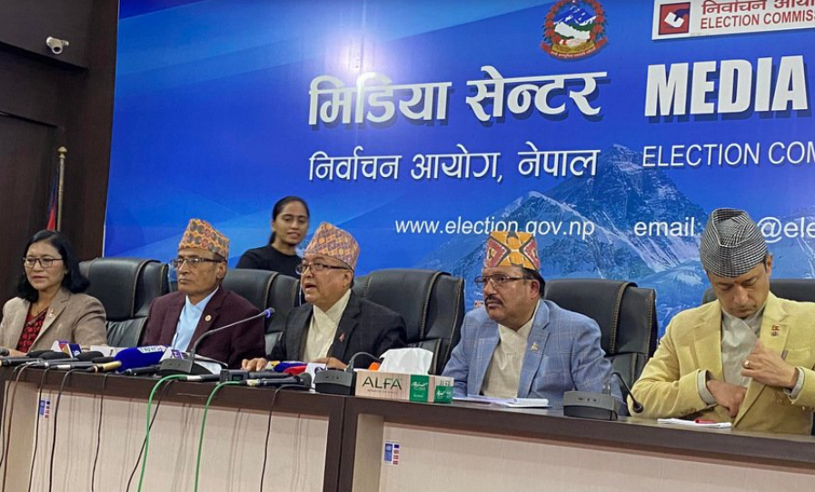संवेदनशीलता हेरेर केही मतदान स्थलको हेलिकप्टरबाट पनि अनुगमन गर्छौ : आयोग