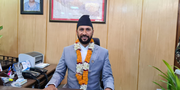 प्रहरीले सरुवा बढुवाका लागि नेताको घरदैलो धाउनु पर्दैन, विधिसम्मत हुन्छ : गृहमन्त्री लामिछाने