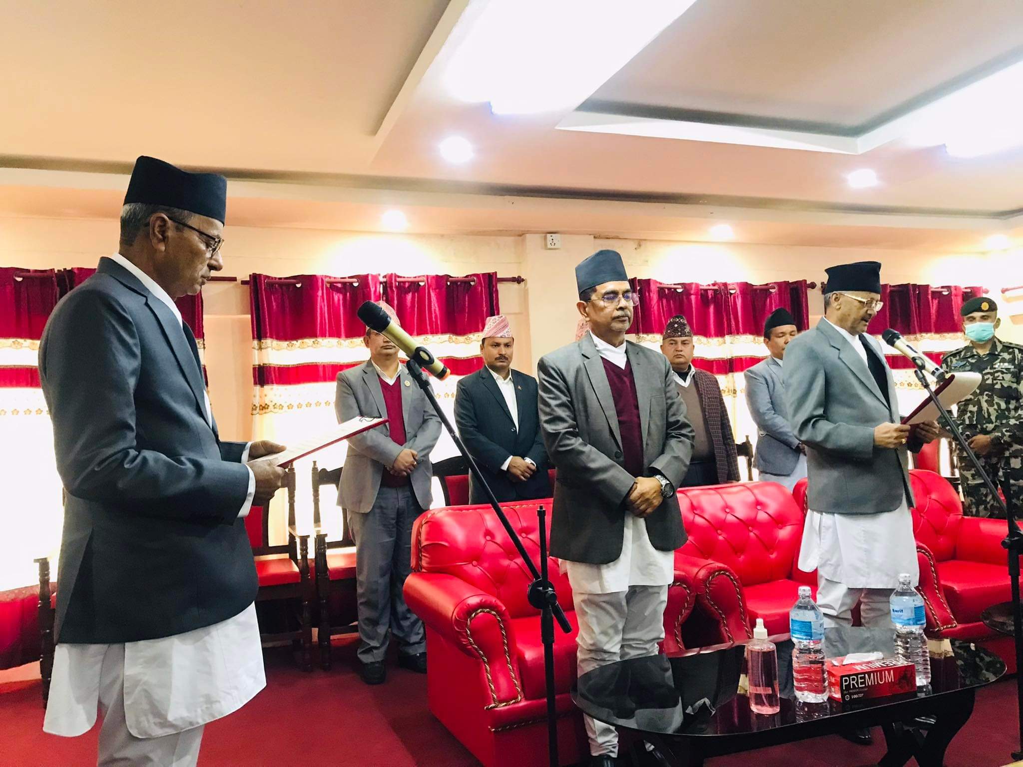 बागमती प्रदेशसभाका ज्येष्ठ सदस्य रामप्रसाद ढुंगानाले लिए शपथ
