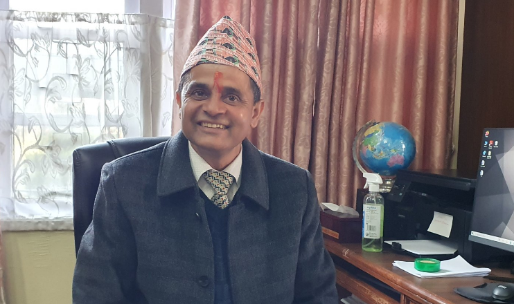 जबराविरुद्धको महाअभियोग निष्प्रभावी भएको पत्र लेखेको सम्बन्धमा लिखित जवाफ तयार पार्दै,महासचिव भरतराज गौतम
