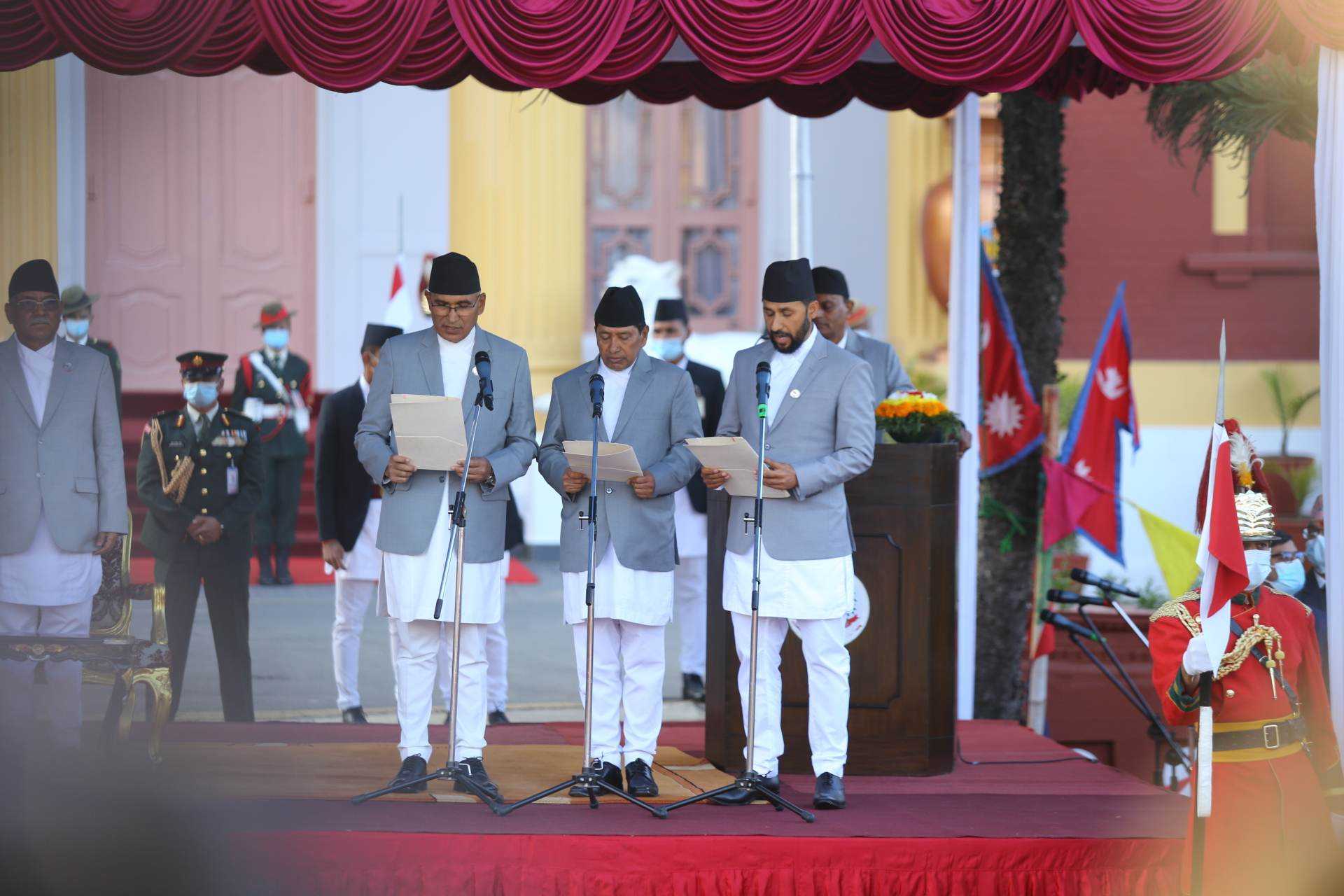 तीन उपप्रधानमन्त्रीसहित आठ सदस्यीय मन्त्रिपरिषद् गठन
