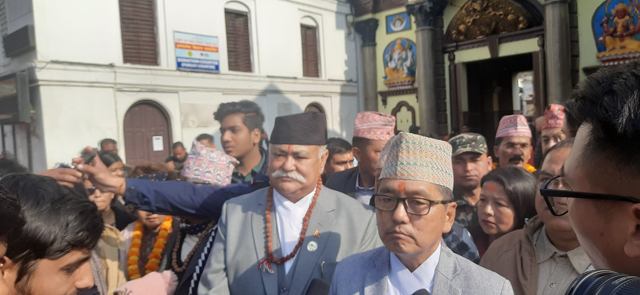 राप्रपाका मन्त्रीले गरे पशुपति मन्दिर दर्शन