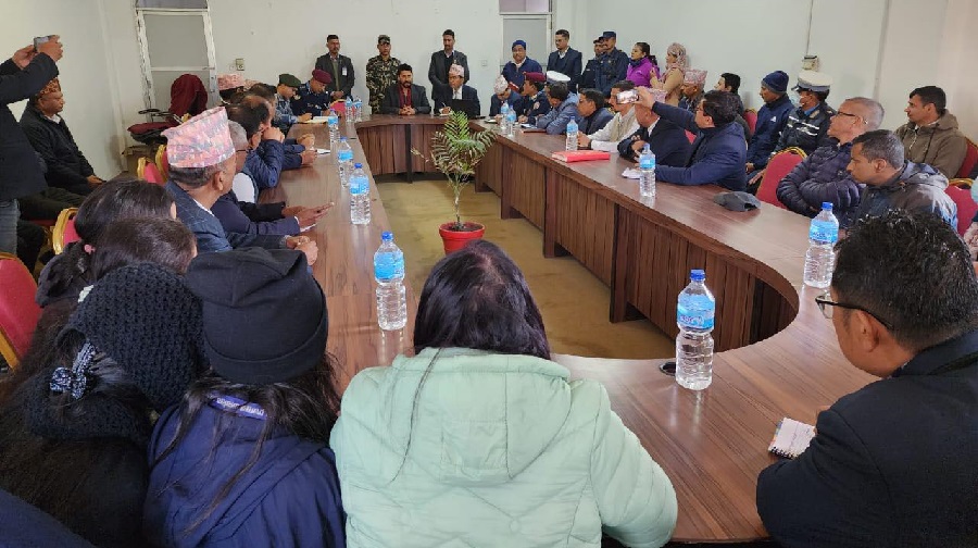 सेवाग्राहीलाई गुनासोरहित सेवा प्रवाह गर्न गृहमन्त्री लामिछानेको निर्देशन