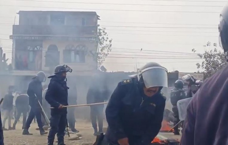 विद्यार्थीले स्प्रिट पिएर ज्यान गएपछि अवस्था तनावग्रस्त, ५ राउन्ड गोली चल्यो