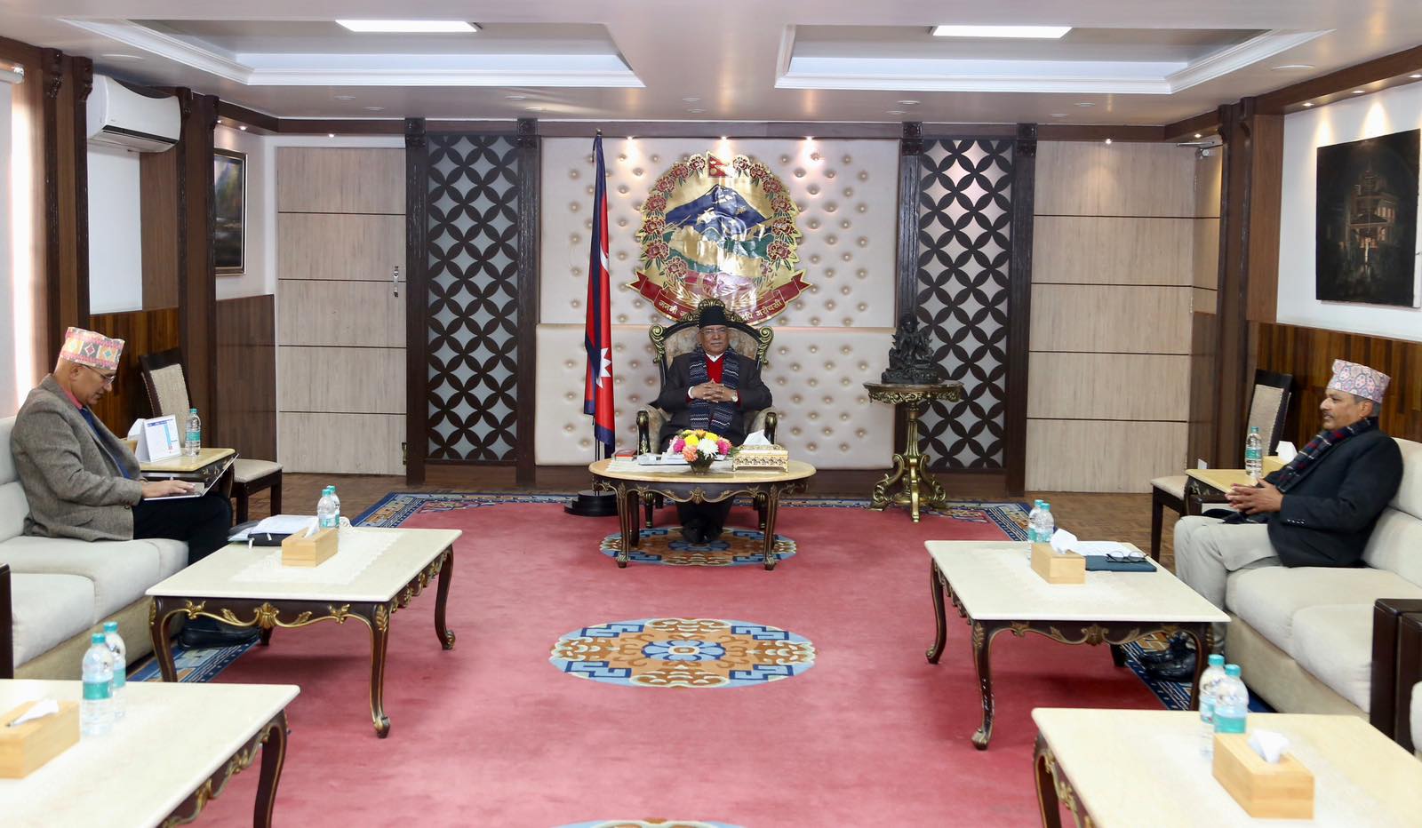 अर्थतन्त्रको अवस्थाबारे प्रधानन्त्रीले गरे अर्थमन्त्री र गभर्नरसँग छलफल