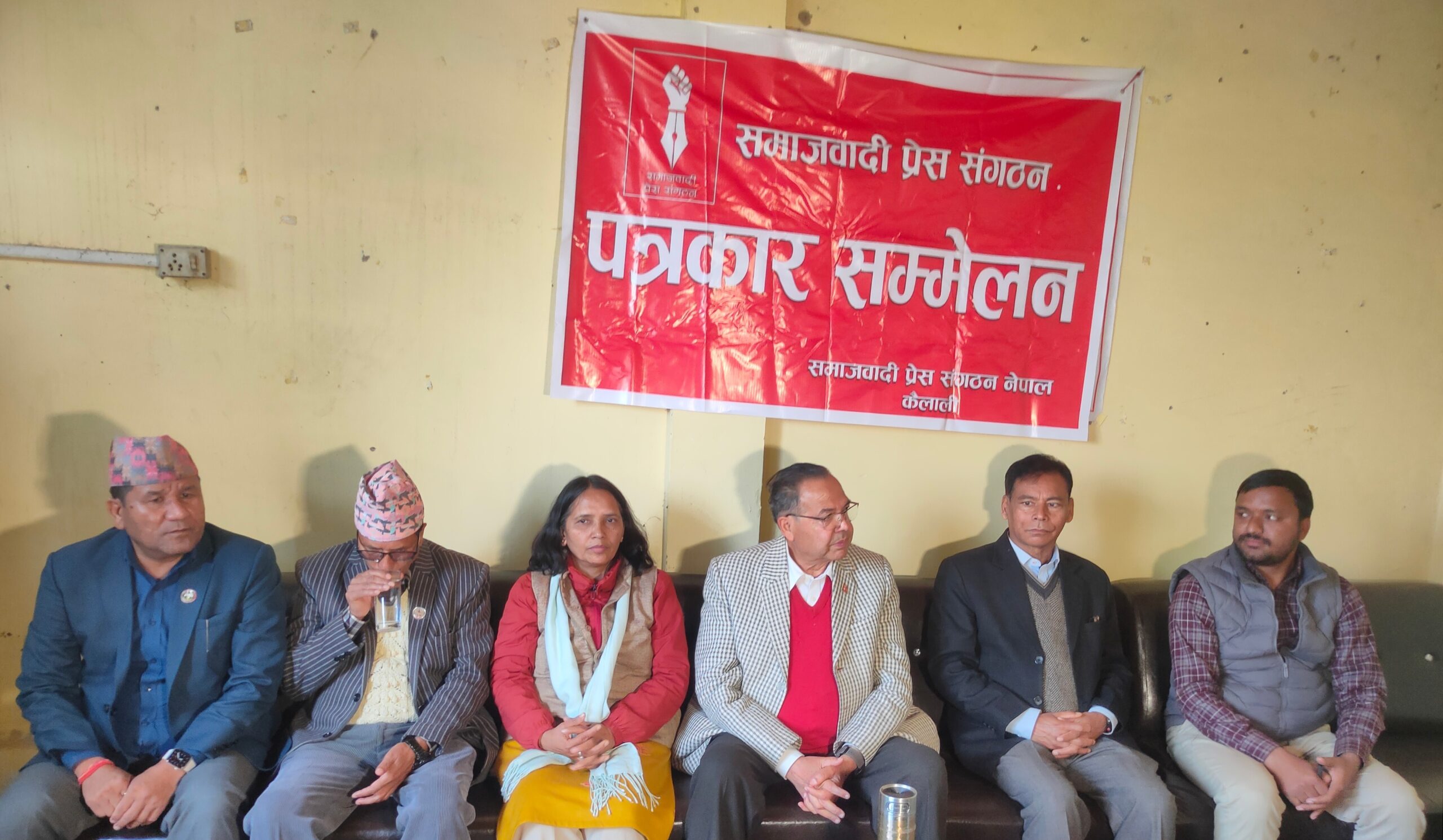 झलनाथ खनाल भन्छन् : माओवादी सकारात्मक भए सुदूरपश्चिम प्रदेश सरकारले विश्वासको मत पाउँछ