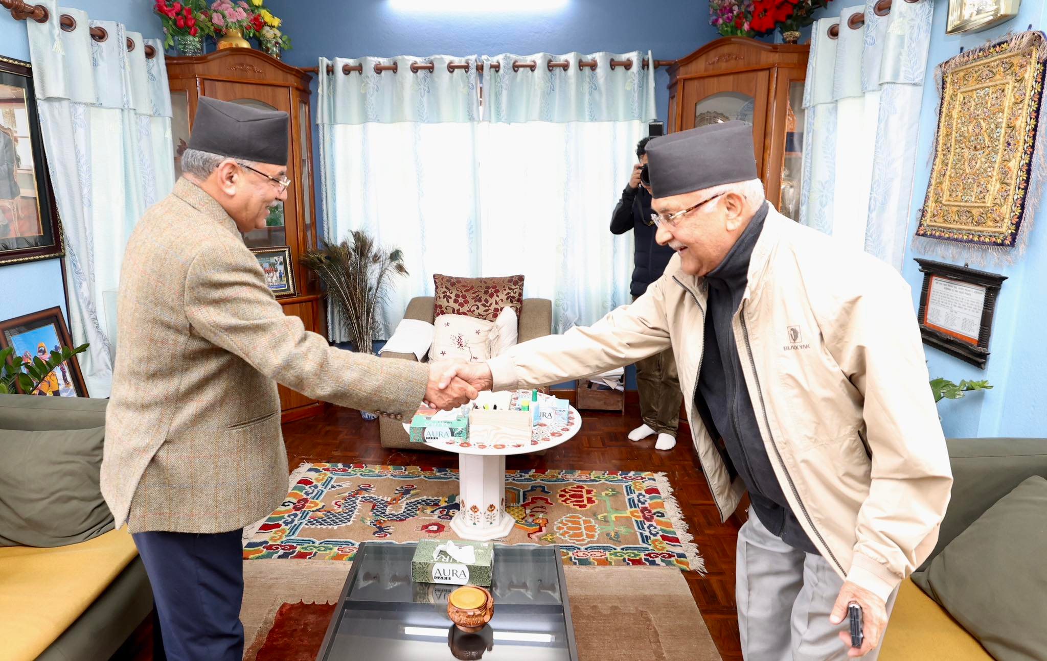 ओली भेट्न प्रचण्ड पुगे बालकोटमा, राष्ट्रपति निर्वाचनबारे छलफल