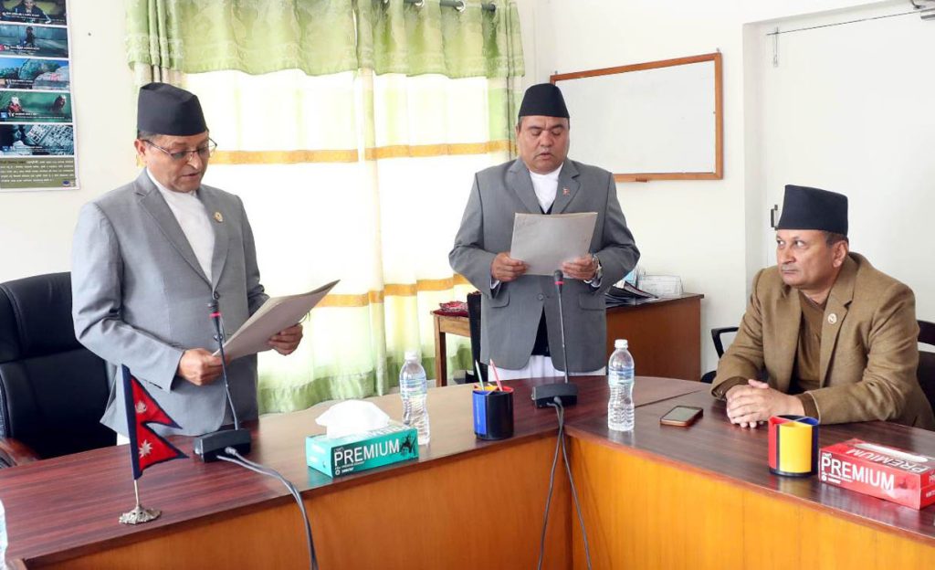 नवनिर्वाचित राष्ट्रिय सभा सदस्य दसौंदीले लिए शपथ