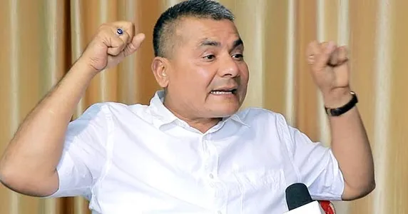 दुर्गा प्रसाईले गरे पार्टी परित्याग