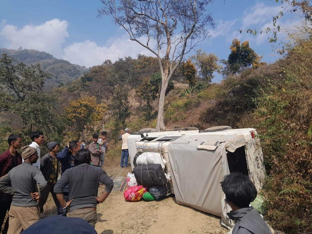 डडेल्धुरामा जीप दुर्घटना हुँदा एक जनाको मृत्यु, ११ जना घाइते