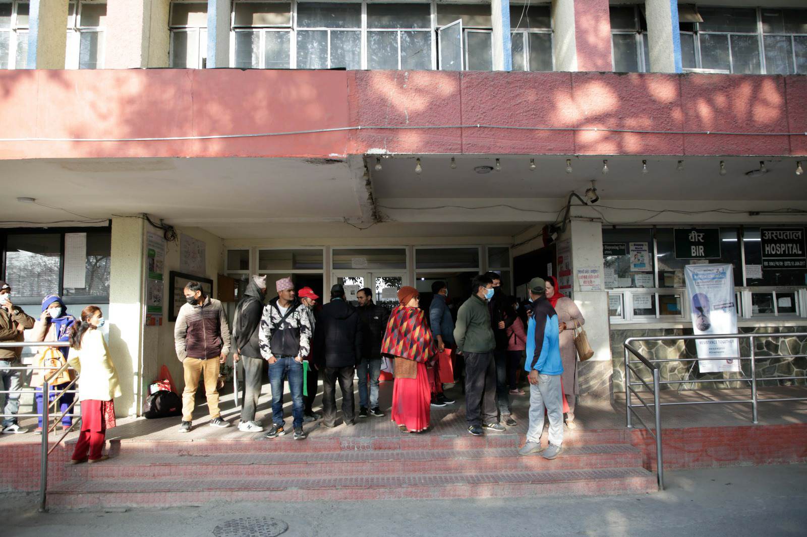 चिकित्सक संघको हडतालले वीर अस्पतालमा बिरामी अलपत्र