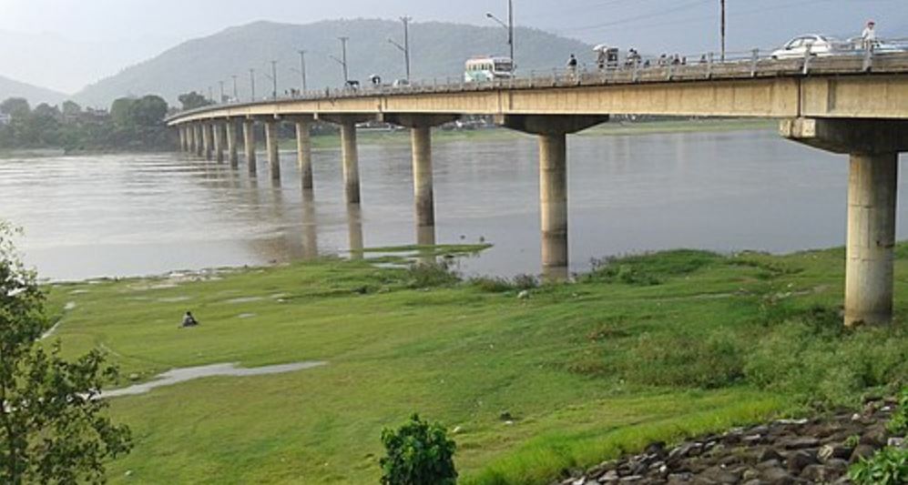 नारायणीको बहाव कम भएपछि निकुञ्जको सुरक्षामा चुनौती