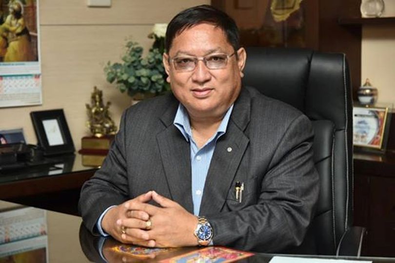 आफू स्वत: सांसद हुनुपर्ने मागसहित  निर्वाचन आयोग जाँदै काँग्रेसका नेता श्रेष्ठ