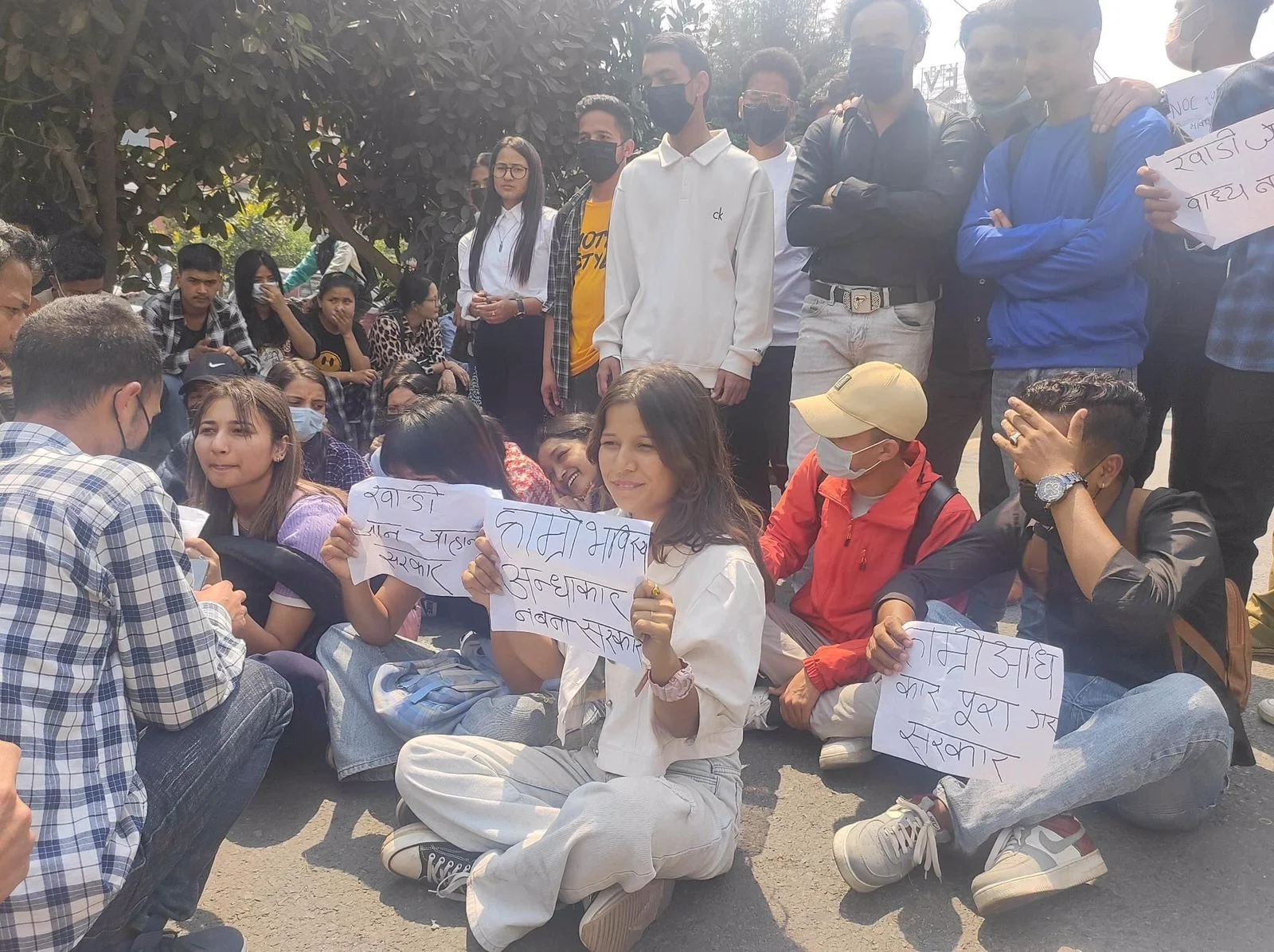 वैदेशिक अध्ययन स्वीकृतिसम्बन्धी निर्देशिका–२०७९ खारेजीको माग गर्दै आन्दोलनमा