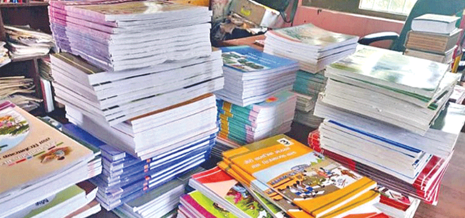 नयाँ शैक्षिक सत्र सुरू : बजारमा  छैन पाठ्यपुस्तक