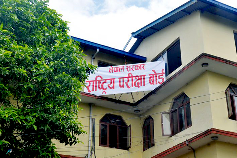 परिषद्को निर्णय उल्ट्याउँदै बोर्ड : नेपाली भाषामा दिनुपर्ने परीक्षा अब दुई भाषामा