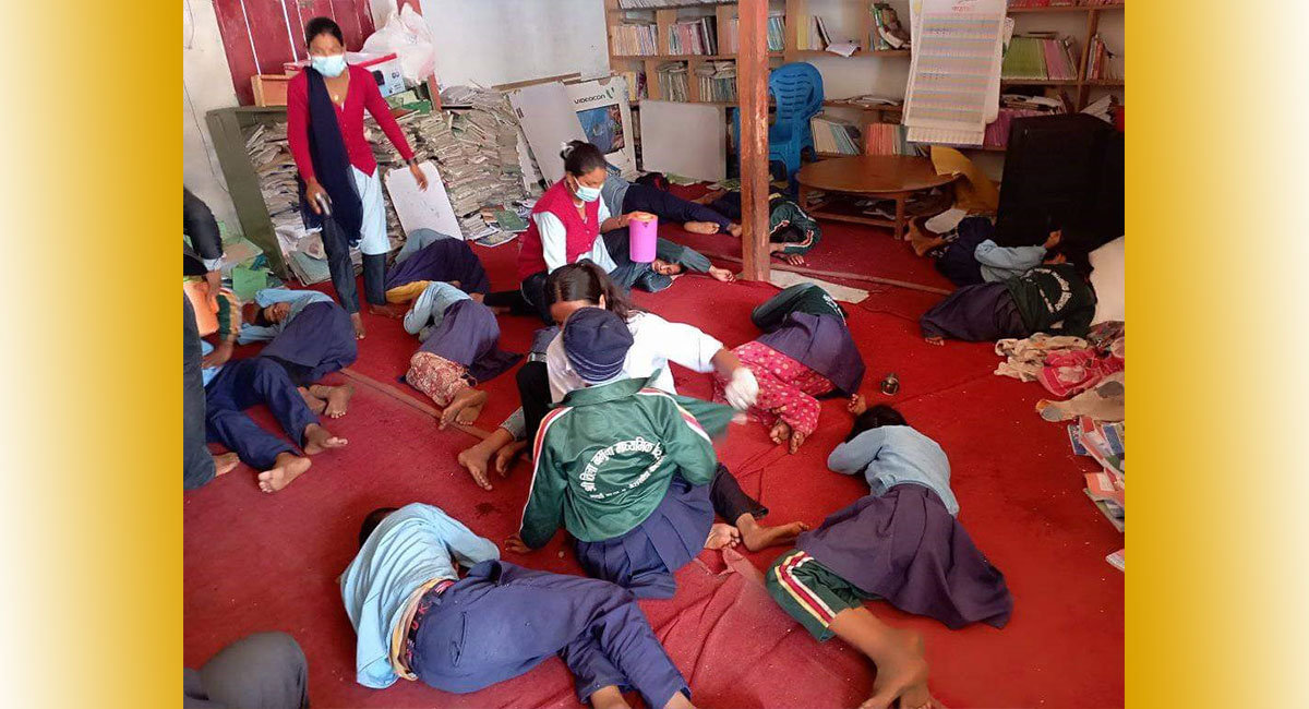कालिकोटमा विद्यालयमा पढिरहेको अवस्थामा ३० विद्यार्थी बेहोस