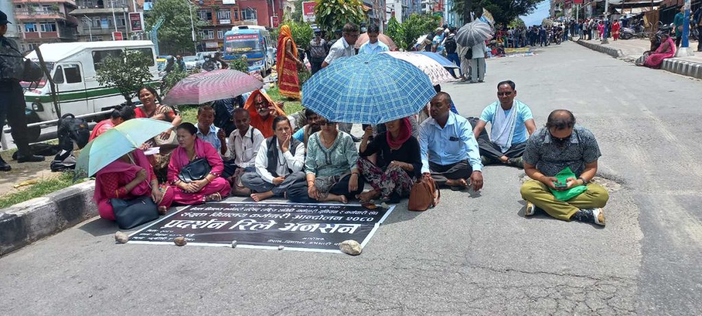 निजामती कर्मचारीसरह तलब सुविधाको माग गर्दै आन्दोलनमा