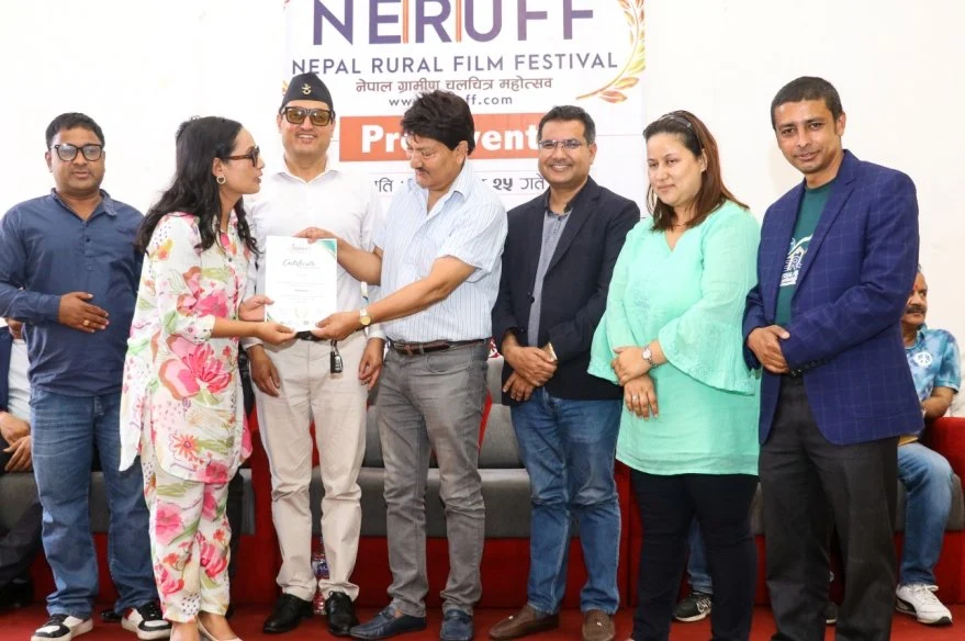 राज्यको प्राथमिकता पर्दैन भने नेपाली चलचित्र क्षेत्र बन्द गर्दिए हुन्छ : नवल खड्का